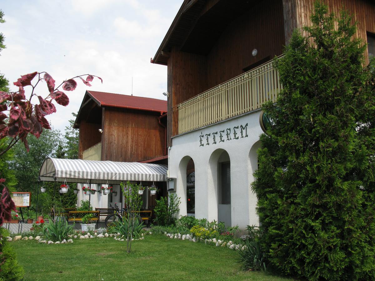 Bed and Breakfast Pollushof Panzió és Étterem à Csolnok Extérieur photo